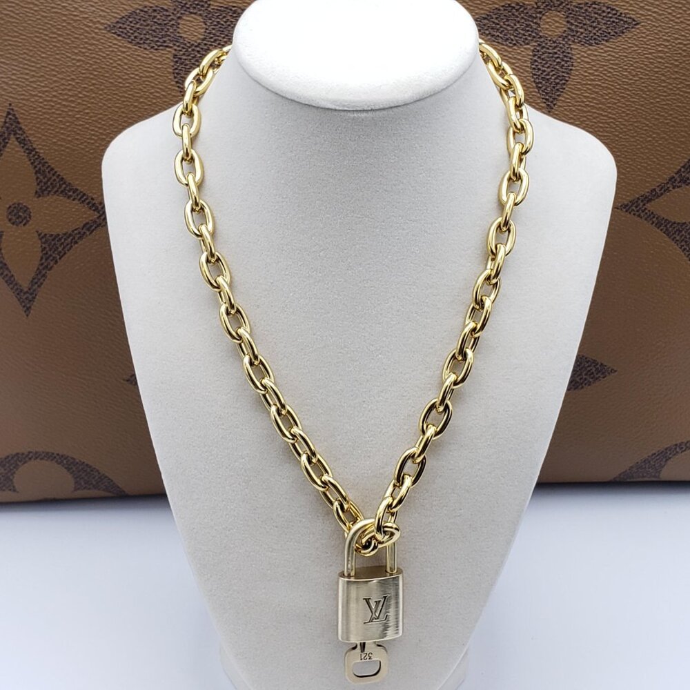 18K Gold-Plated Necklace with Authentic Louis Vuitton Padlock - Picture 12 of 12
